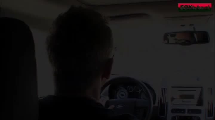 Man pikt het buurtsletje op en geeft haar een snoeiharde beurt